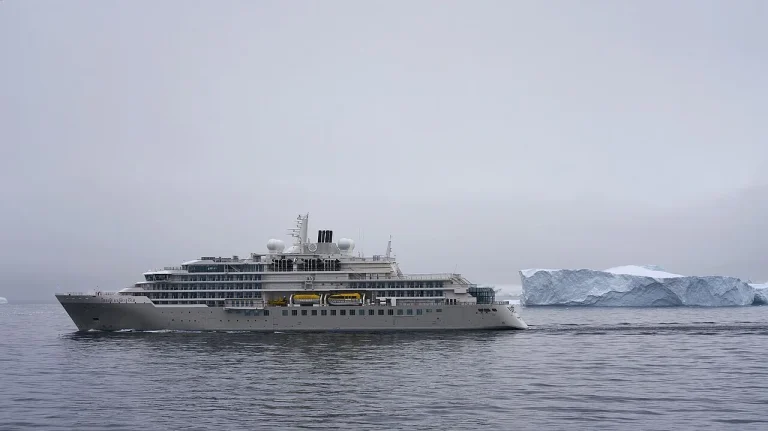 Expeditionsschiff in der Gerlache Strait
