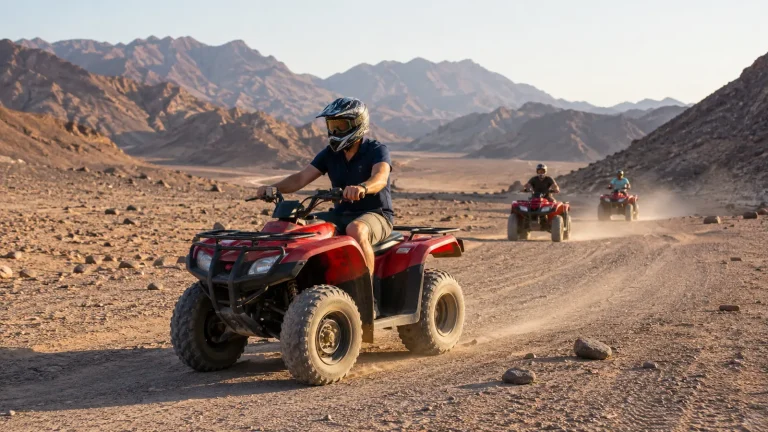 Geführte Quad-Tour in der Wüste bei Hurghada mit Schutzhelm